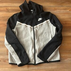 NIKE TECH